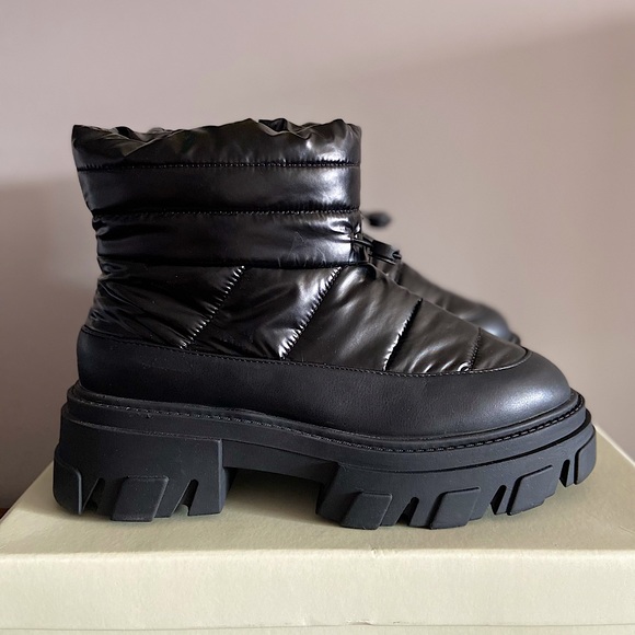 Track Sole Boot - Picture 5 of 8